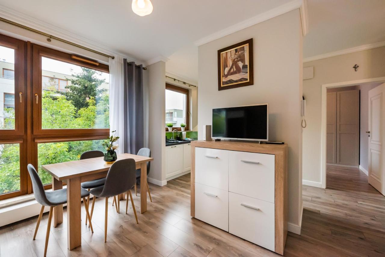 Prestige Verdant Apartment Варшава Екстериор снимка