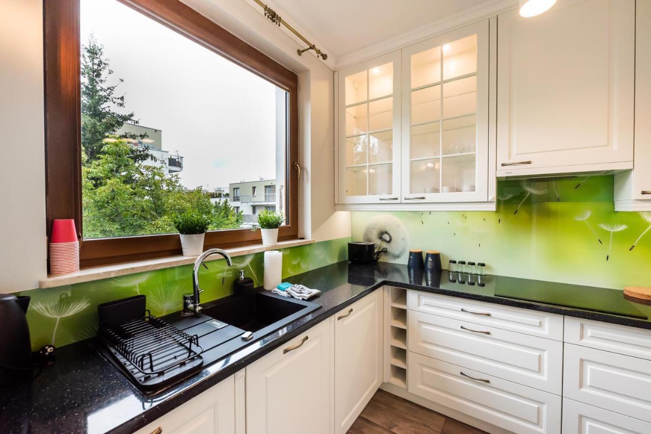 Prestige Verdant Apartment Варшава Екстериор снимка