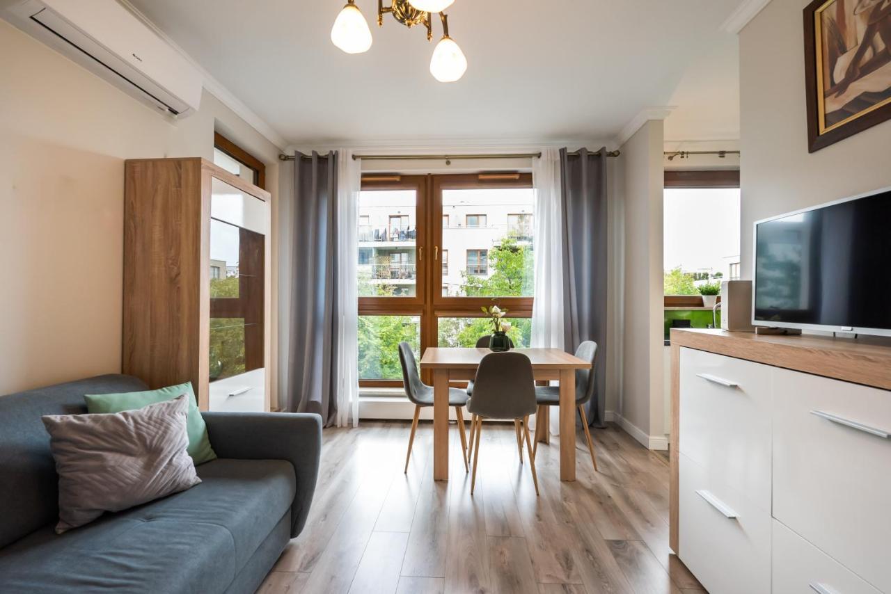 Prestige Verdant Apartment Варшава Екстериор снимка