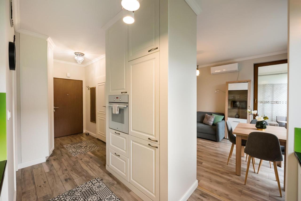 Prestige Verdant Apartment Варшава Екстериор снимка