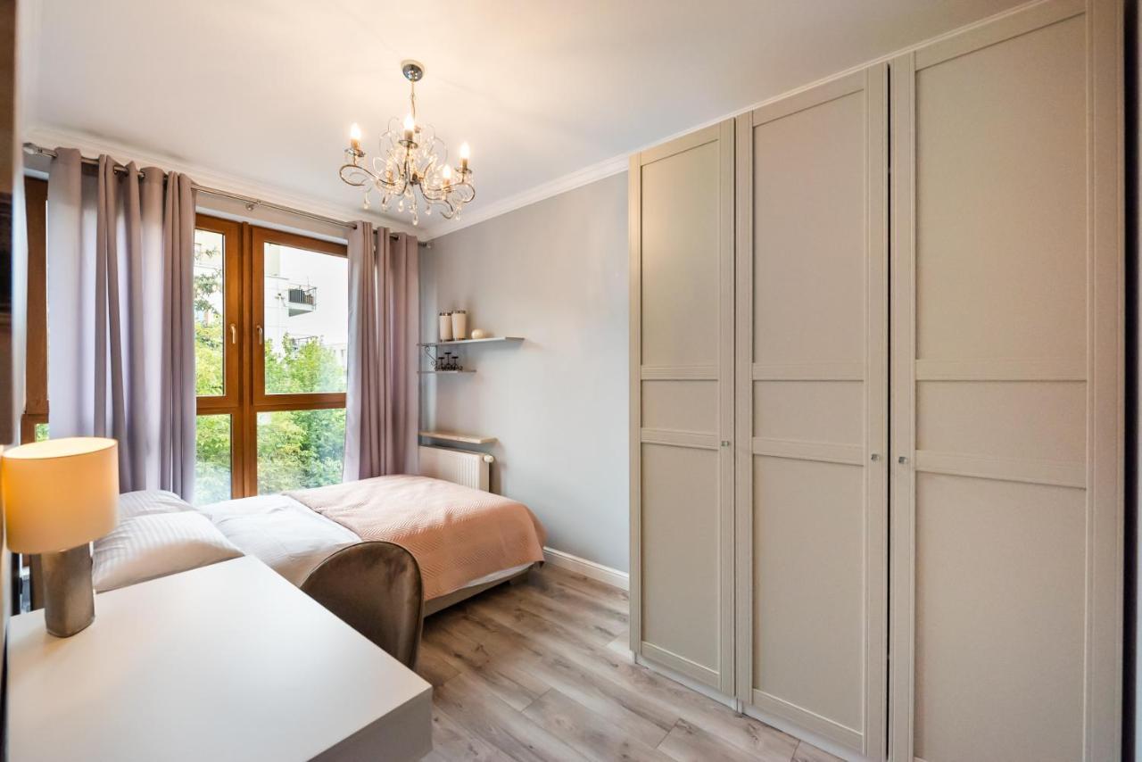 Prestige Verdant Apartment Варшава Екстериор снимка