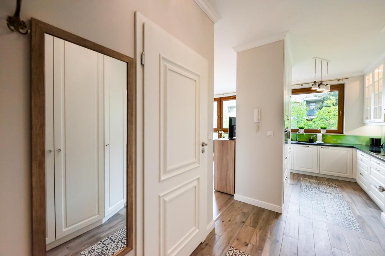Prestige Verdant Apartment Варшава Екстериор снимка