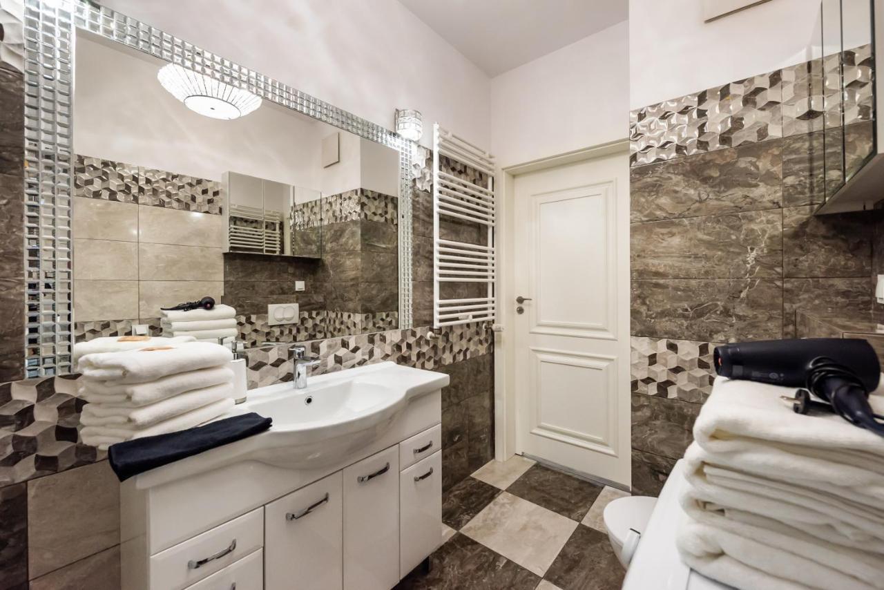 Prestige Verdant Apartment Варшава Екстериор снимка